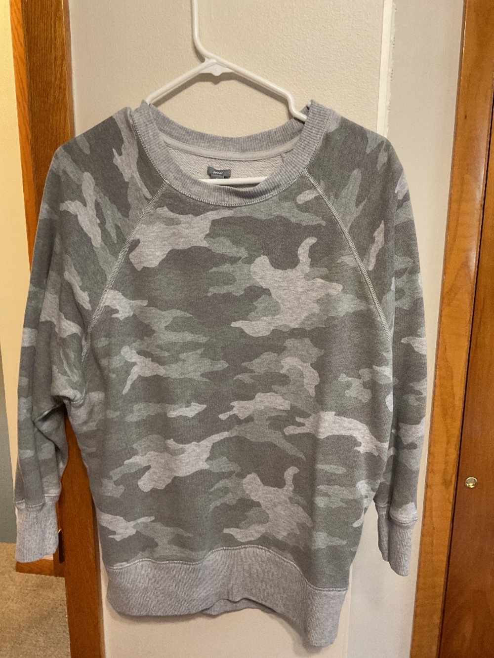Aerie XS camo sweatshirt